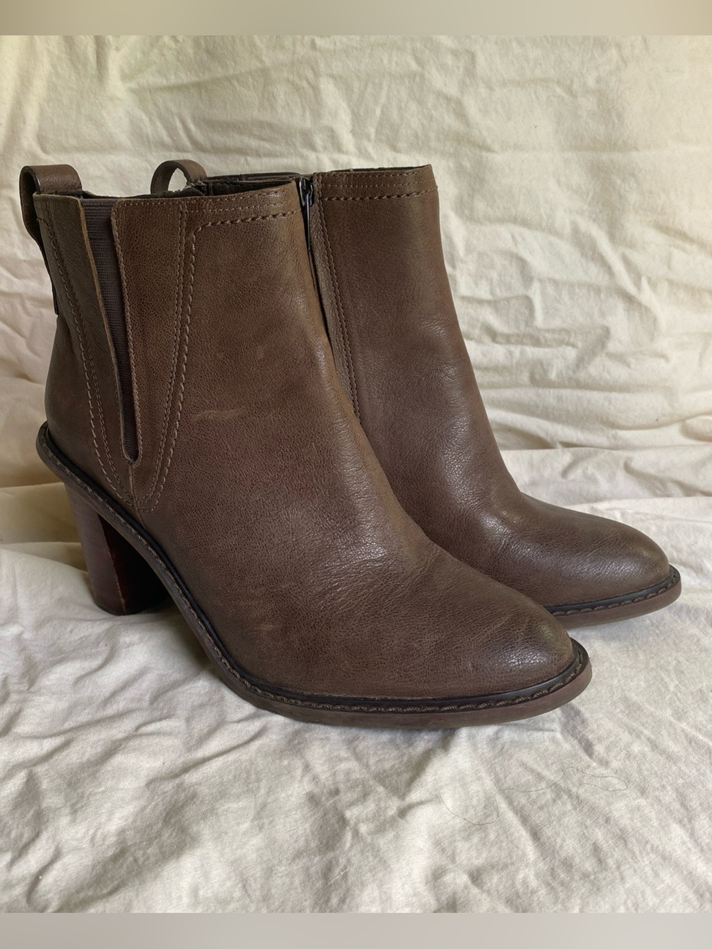 Clarks 9.5M Ankle Boots Women's Kea Blues Taupe Brown Leather